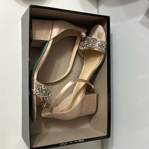 Betsy Johnson champagne heels size 8